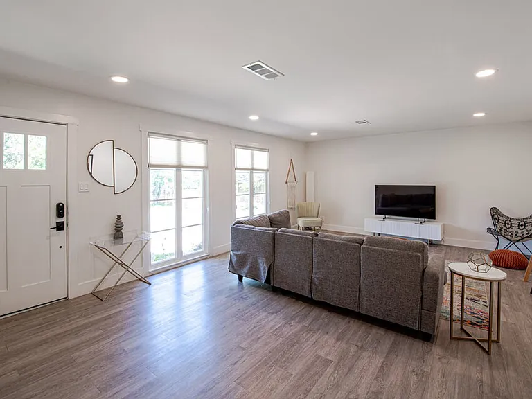 122 Havana St — Photo 3