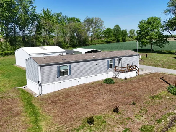 414 Young Dr, Geff, IL 62842