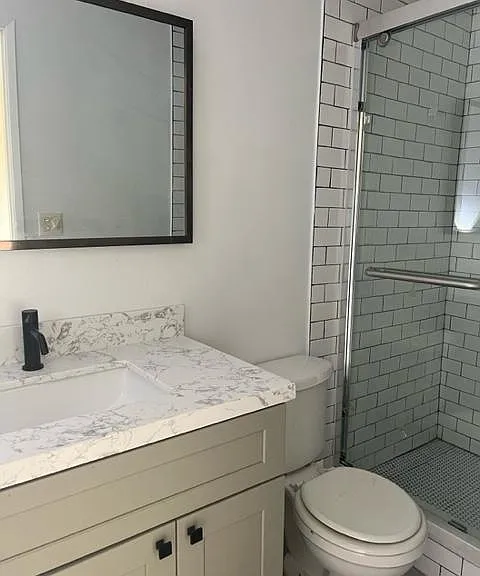 1821 Vine St #9 — Photo 4