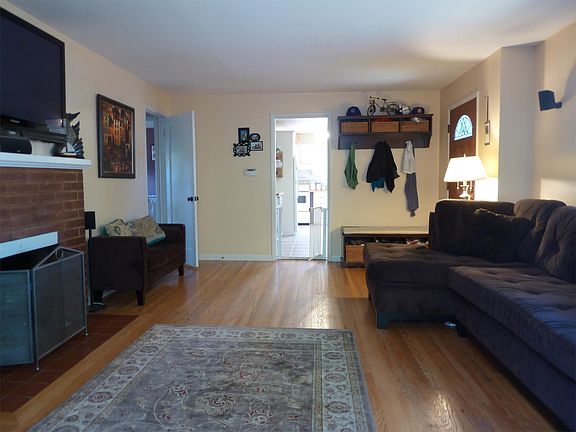 3rd image of 12050 Pinehurst Way NE