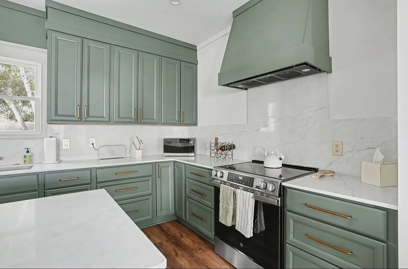 3 bed, 2.5 bath, 1708 sqft, $5,800 — Photo 1