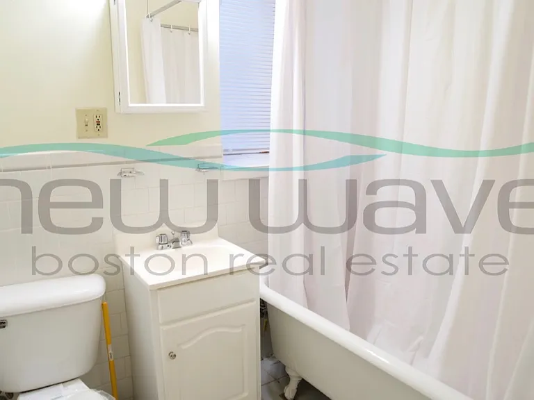 100 Queensberry St #2 — Photo 9