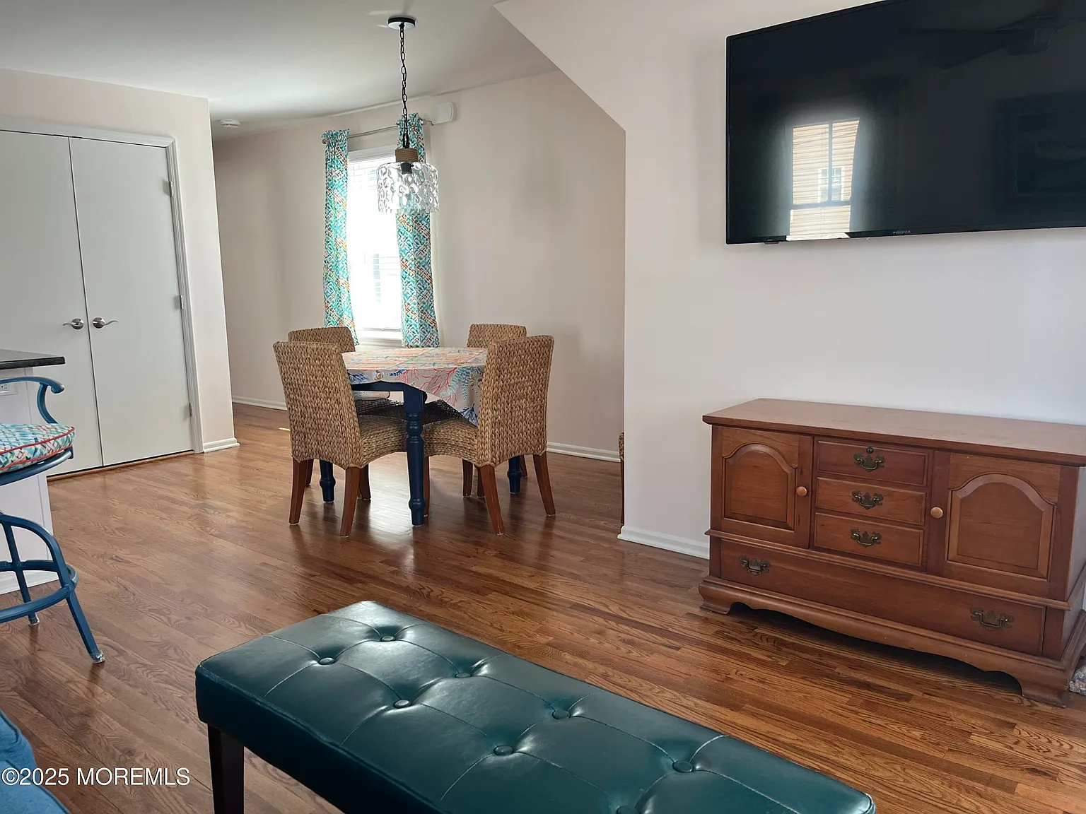 2 bed, 900 sqft, $3,000 — Photo 3