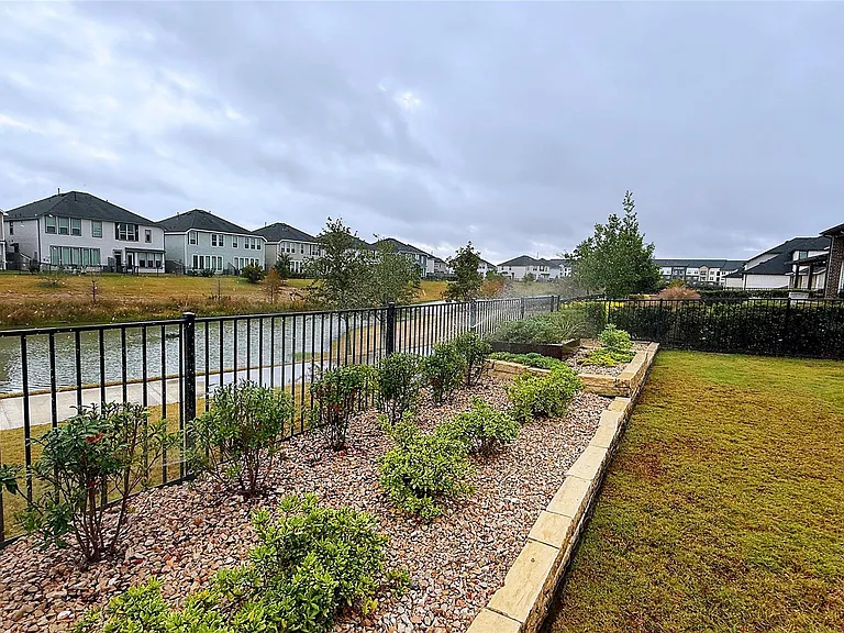 5603 Logan Ridge Ln — Photo 40