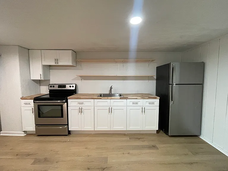 26 Pennsylvania Ave #5 — Photo 1