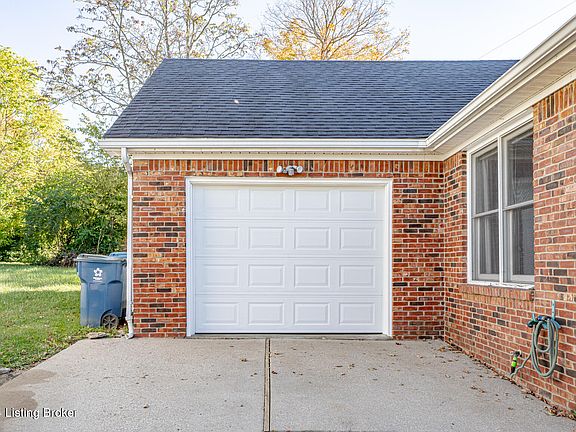 4th image of 503 Hunting Hills Dr