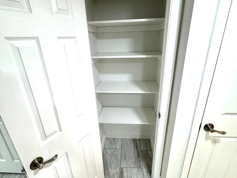 Kayron Dr — Photo 10