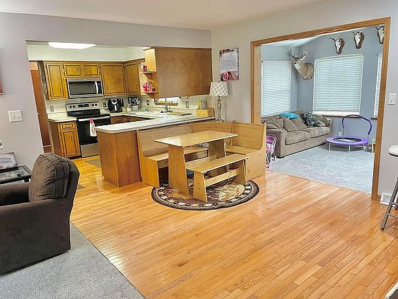 3rd image of 465 Harvest Ln