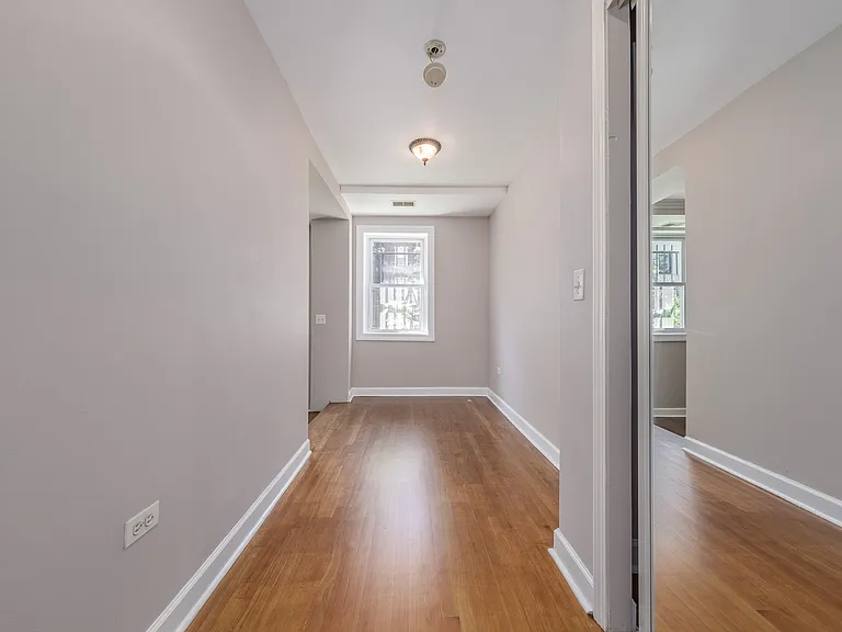 738 w Briar — Photo 13