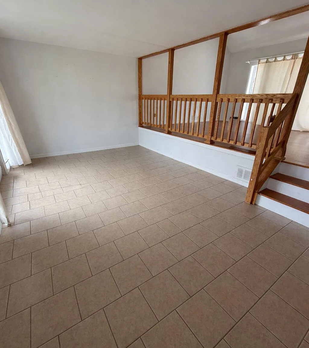 4 bed, 1.5 bath, 1560 sqft, $4,000 — Photo 3