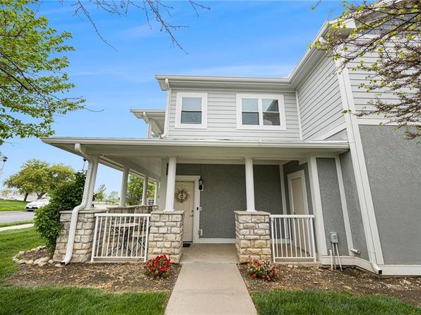 11701 S Roundtree St APT 200, Olathe, KS 66061
