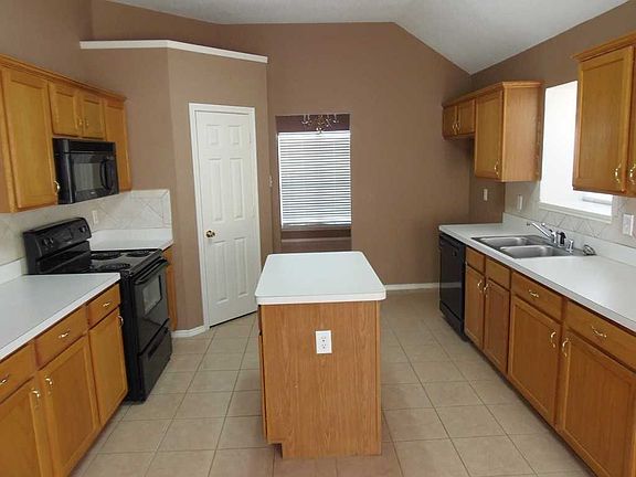 3rd image of 2620 Larkspur Ln