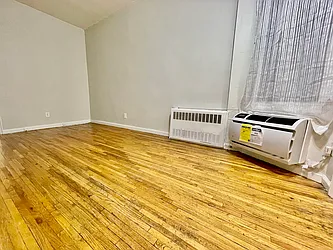 Rented by R New York