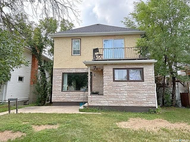1st image of 347 Ominica STREET W