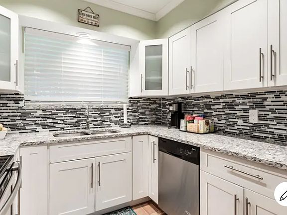 5th image of 842 Park Pl
