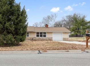 4 Mandalay Dr, Ballwin, MO 63021