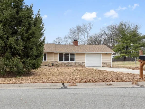 4 Mandalay Dr, Ballwin, MO 63021