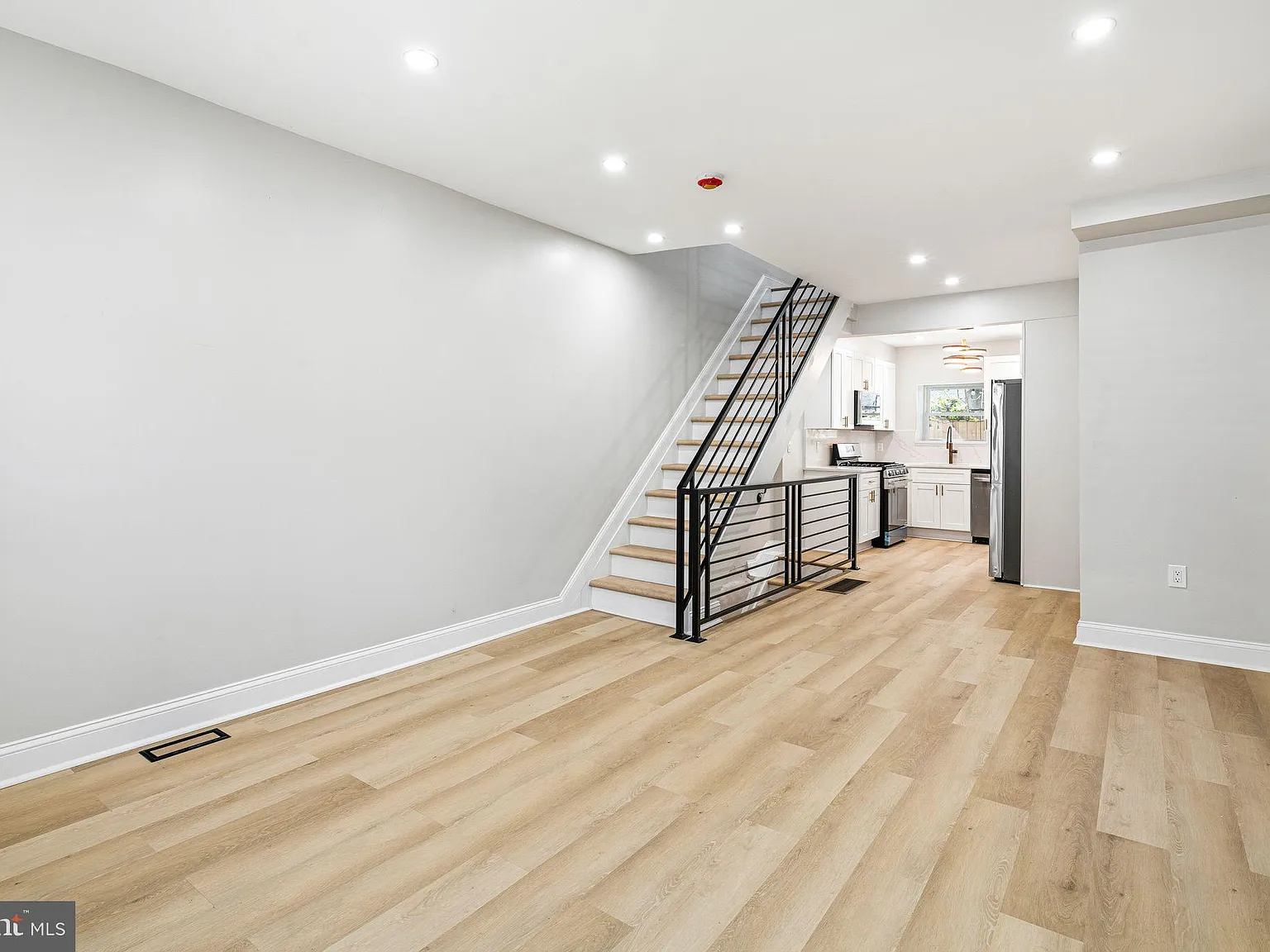 2 bed, 2.5 bath, 1016 sqft, $2,100 — Photo 3