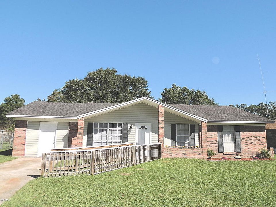 1st image of 202 Cedar Dr