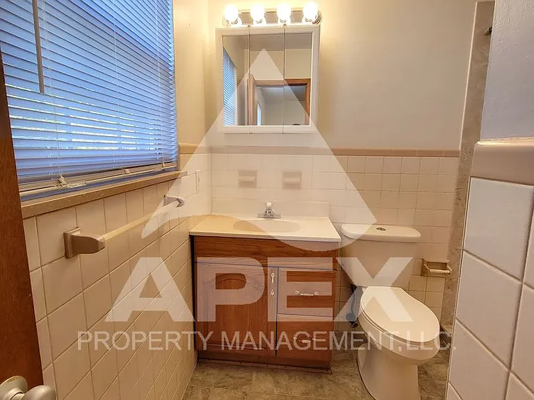 Elmwood Apartments — Photo 13