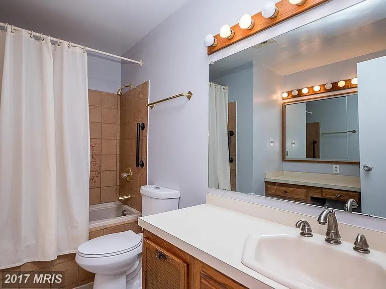 355 Gatewater Ct — Photo 12