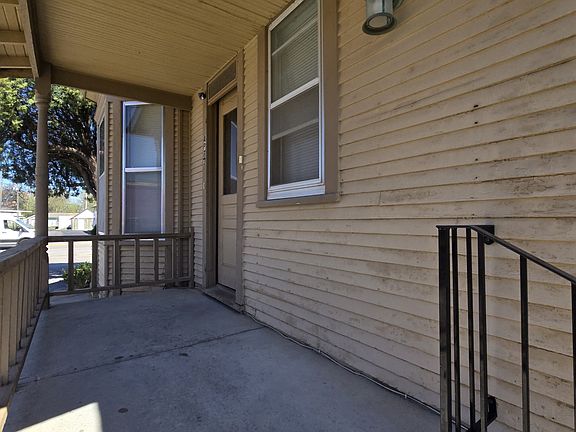 2nd image of 1007 W Maple St #3