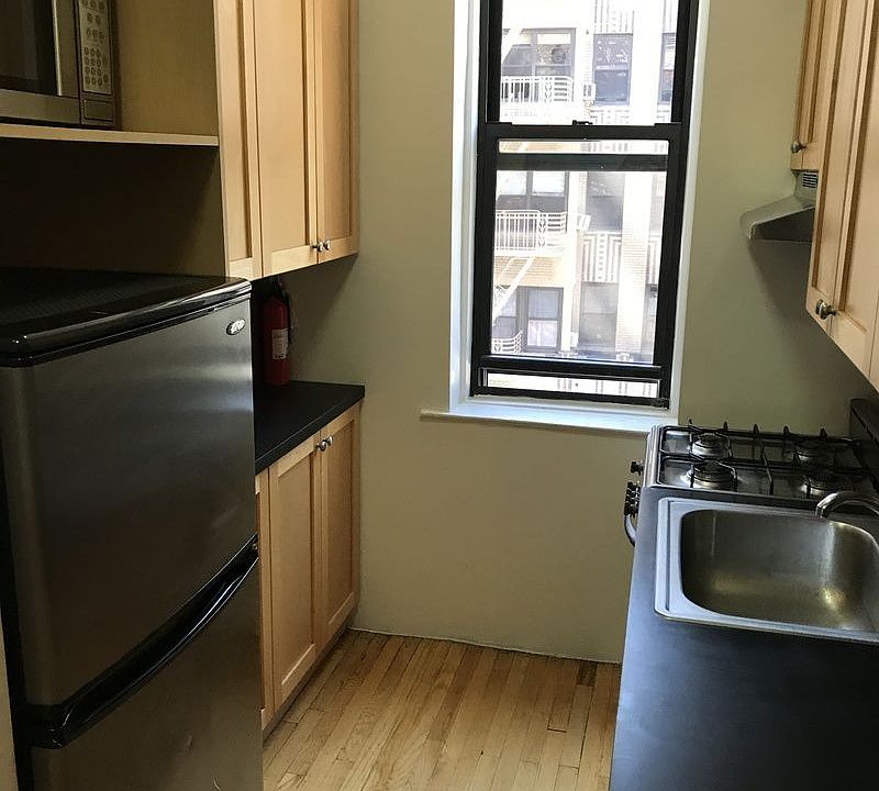 2nd image of 109 W 94th St #5E