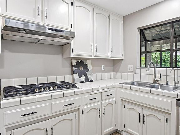 5th image of 6925 Aztec Way