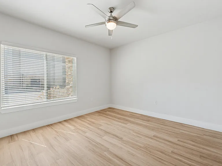 Ensign Apartments — Photo 26
