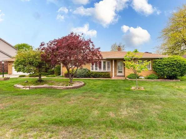 7218 Cardinal St, Algonac, MI 48001