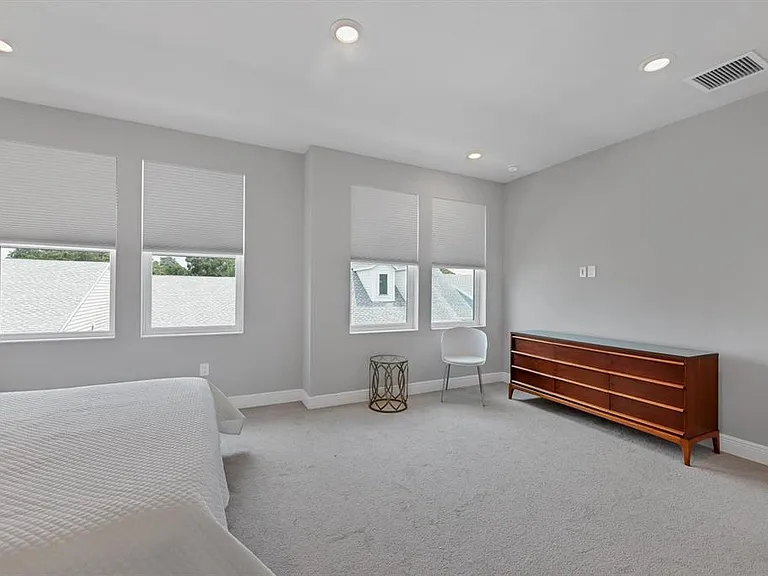 2329 Lindstrom St — Photo 17