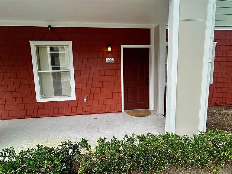 2360 SW Archer Rd #303 — Photo 1