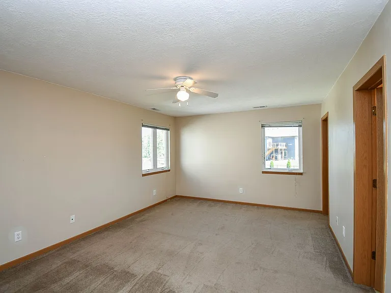 1420 E Redwood Blvd — Photo 18