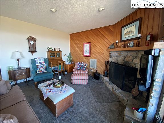 3rd image of 184 Skyleaf Drive #901