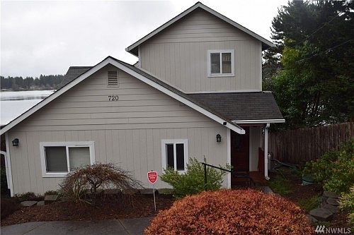 5th image of 720 E Island Lake Dr