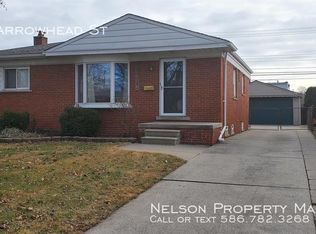 21724 Arrowhead St, Saint Clair Shores, MI