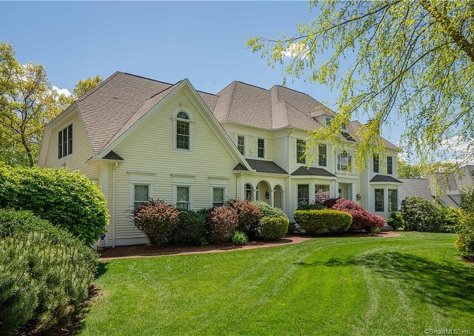 1st image of 44 Summit Crest Dr