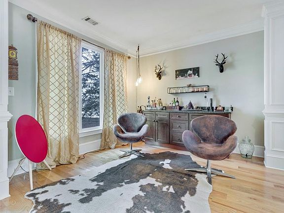 3rd image of 2043 Mendenhall Dr