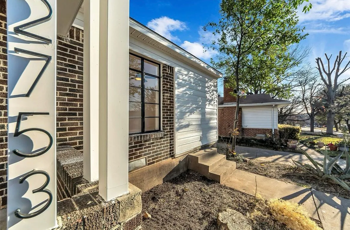 2 bed, 1085 sqft, $2,500 — Photo 1