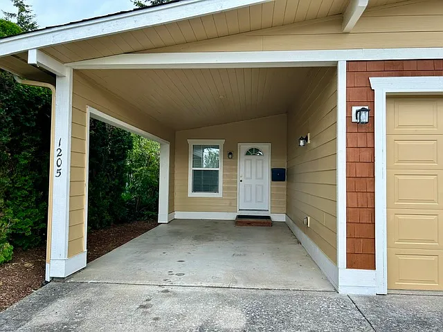 3 bed, 1400 sqft, $2,695 — Photo 2