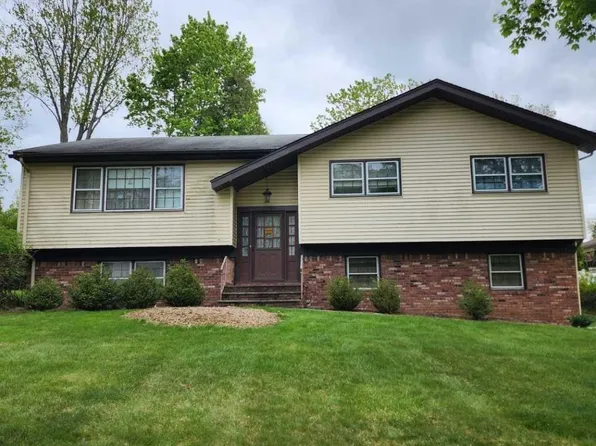 5 Kiowa Ter, Oakland, NJ 07436