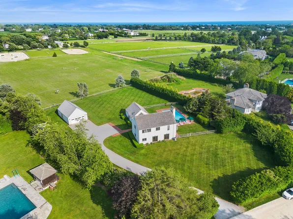 161 Summerfield Ln, Water Mill, NY 11976