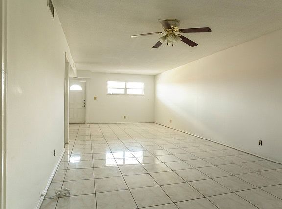 3rd image of 9811 N Hollybrook Lake Dr APT 305