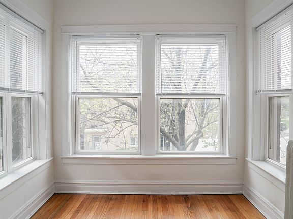 5th image of 1243 W Byron St #1249-2