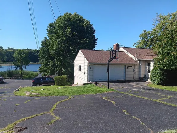 675 W Walton Blvd, Pontiac, MI 48340