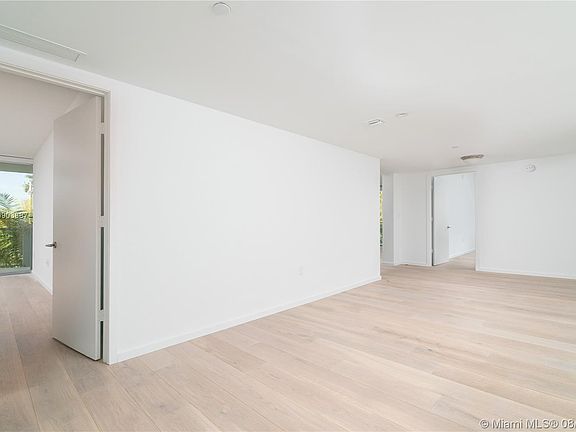 2nd image of 1201 20th St APT 405