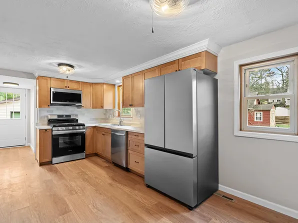 222 S East Ave, Dresser, WI 54009