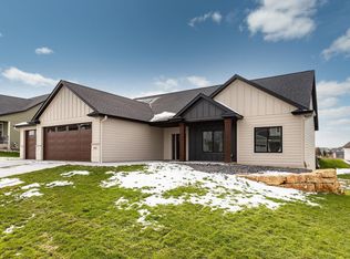 2126 Whitlee Ln SW, Rochester, MN 55902