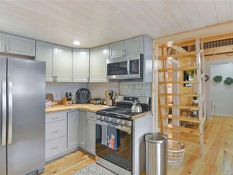 165 Corbin Hill Rd — Photo 6