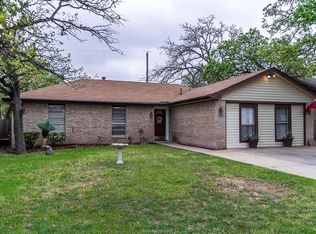 2811 Forestwood Dr, Bryan, TX 77801